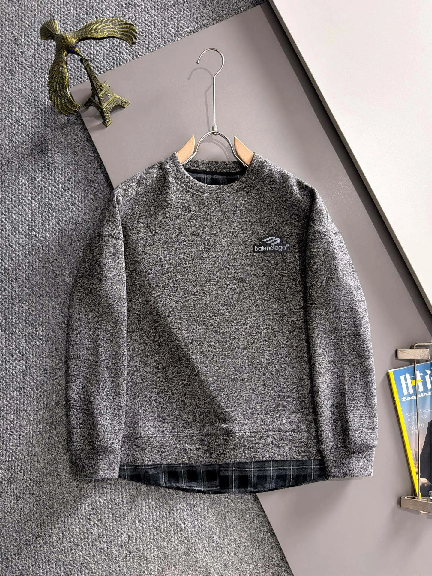 Exclusive launch in Paris of 2026 autumn and winter New Arrival sweatshirts for men and women. Many stars have the same style. Craftsmanship that cannot be replicated by ordinary small workshops. We are not afraid of any challenges in terms of materials, detail restoration and craftsmanship, just to provide you with wonderful products. Compare the top Original versions at will. No expense is spared just to make it better. Unique imported fabric feel. Purely imported German machine production. Precision operation. Thousands of needles density. Complete set of New Arrival accessories with three standards. Versatile fashionable upper body. A perfect choice for autumn and winter. A must-have item. Sizes: M-3XL (please state your height and weight when placing an order)